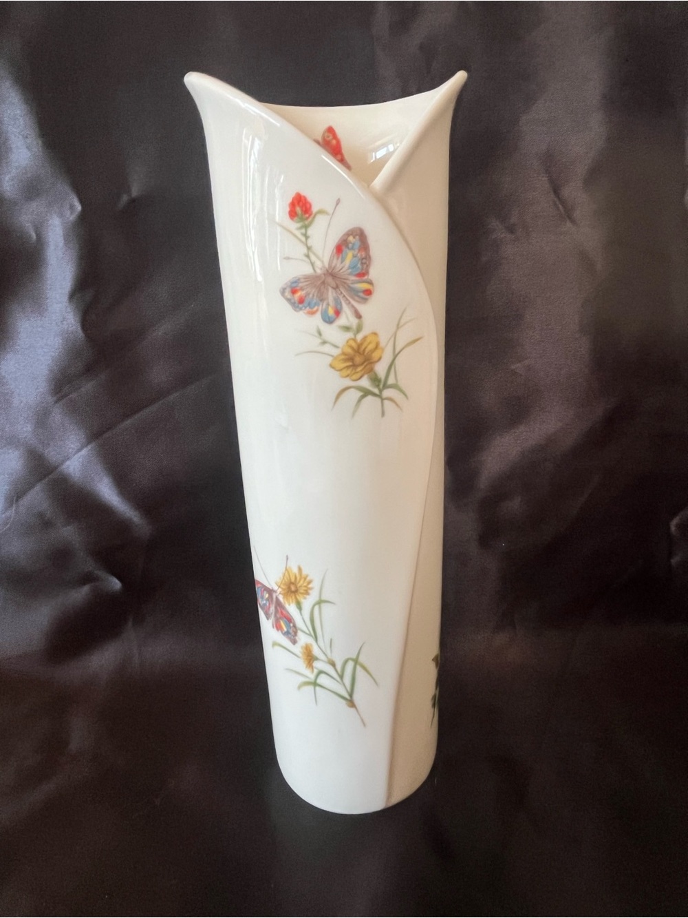 Vintage Takahashi Porcelain "Dew" Pattern Hand Decorated Bud Vase